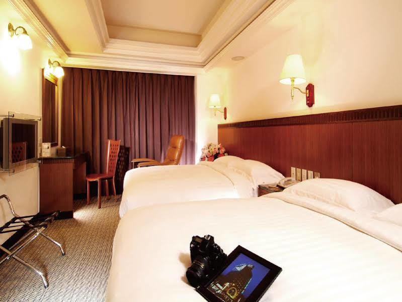 Hub Hotel Kaohsiung Cisian Branch Exterior photo